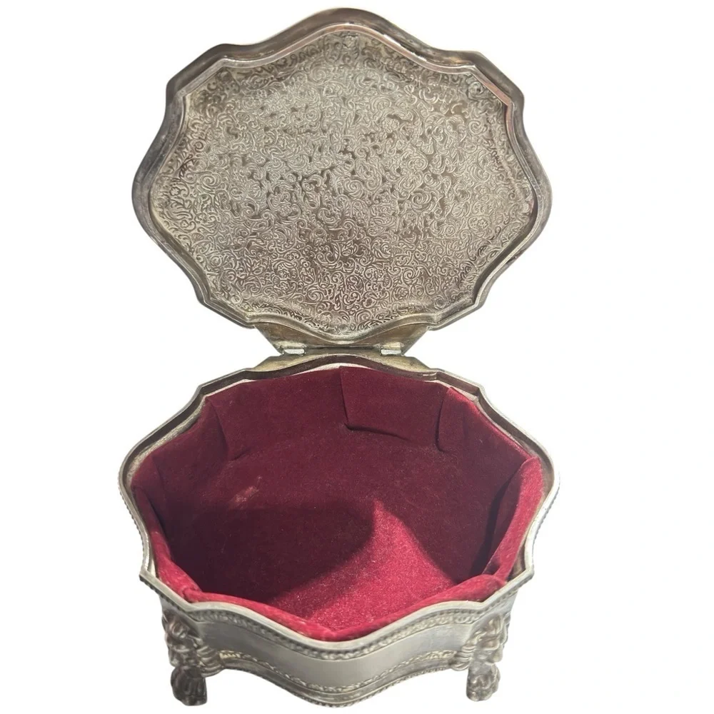 Vintage International Silver Co Lion Crest Jewelry Box Lion Claw Feet